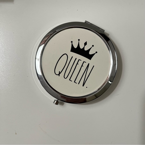 1x /10x Magnification Compact Mirror QUEEN RAE DUNN Opened Box LOWEST ON POSH - Picture 5 of 5